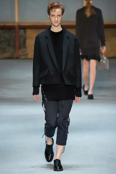 Look 10
